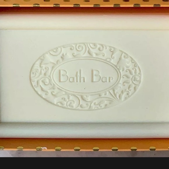 CST COMMONWEALTH SOAPS & TOILETRIES ALMOND VANILLA - Picture 4 of 5